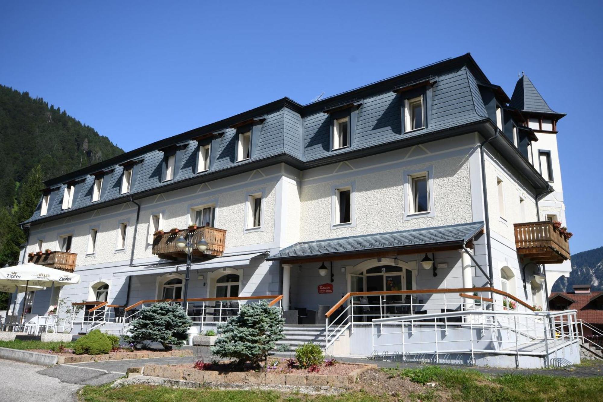 Hotel Saisera Валбруна Екстериор снимка